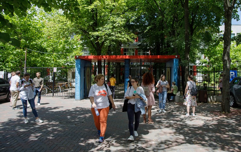Nemulțumirea tinerilor profesori față de titularizare. 22% nu s-au prezentat sau au ieșit din examen. „Nu ne ajută toată teoria asta”