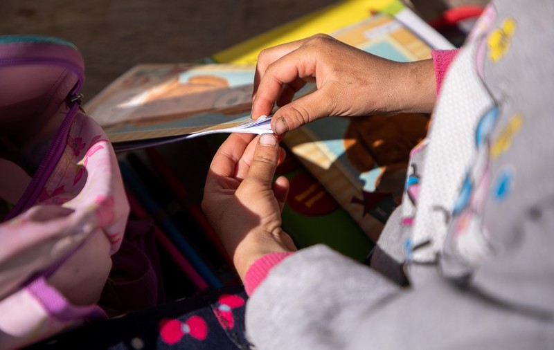 World Vision: Aproape un milion de elevi fără acces la internet au pierdut 24 de săptămâni de şcoală