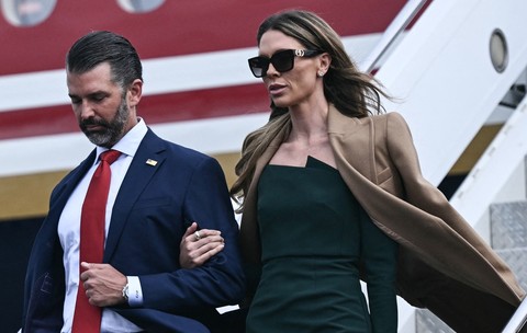 Donald Trump Jr și soția sa Bettina Anderson Sursa foto: Profimedia