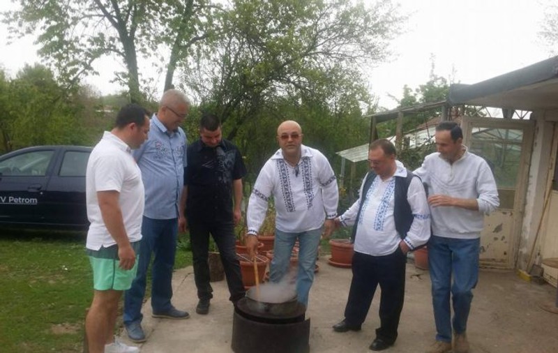 Iranianul care a așteptat 25 de ani cetățenia română sărbătorește 1 Mai cu fasole cu ciolan