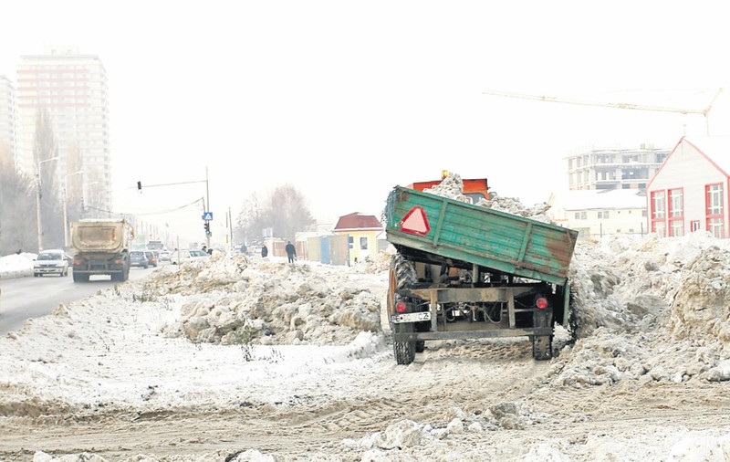 Zăpada toxică, depozitată ilegal în Bucureşti