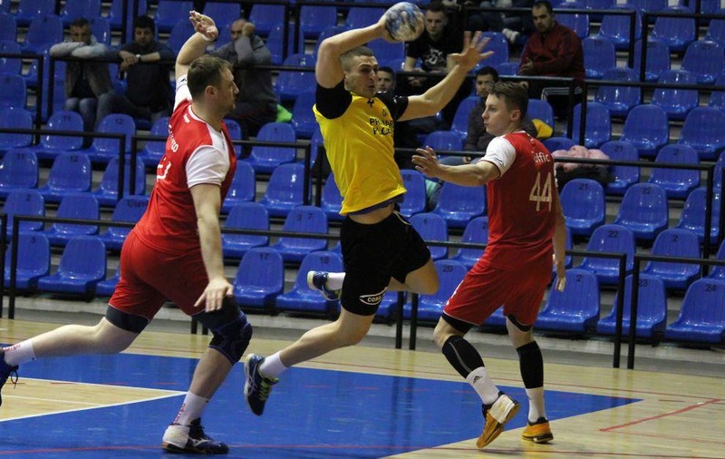 Dinamo a încheiat prima sezonul regular. CSM București a pierdut la Steaua. Urmează ”sferturile” din play-off