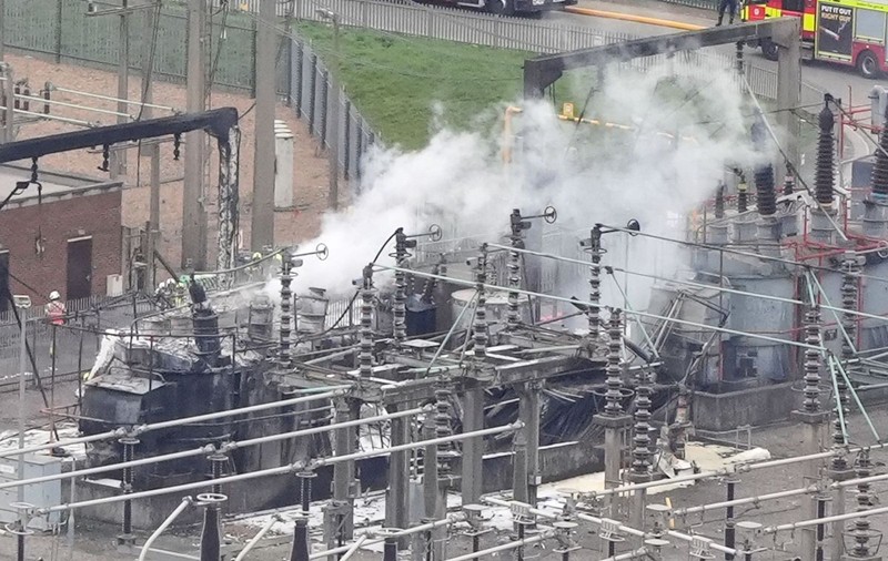 Experții au stabilit ce a declanșat incendiul de la aeroportul Heathrow care a afectat 270.000 de pasageri