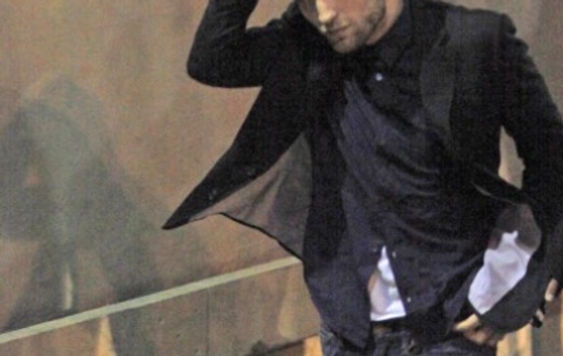 Robert PATTINSON a ajuns pe STRĂZI după ce a PĂRĂSIT-O pe Kristen Stewart!