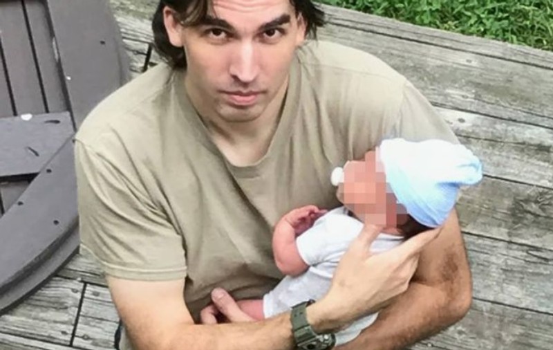 Un bărbat și-a părăsit soția pentru a avea o relație cu fiica lui. Cei doi au făcut un copil