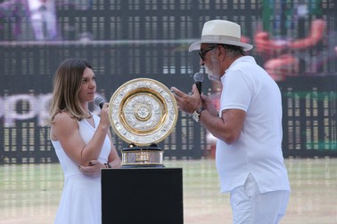 Simona Halep și Ion Țiriac rememorează finala de la Wimbledon FOTO: Vlad Chirea