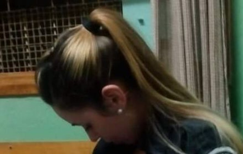 Imagine cât o mie de cuvinte. O polițistă a alăptat un bebeluș străin la secție