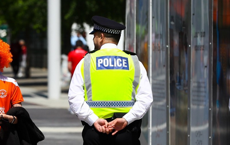 Polițiști români din Londra, urmăriți penal pentru că nu au respectat carantina. Cum s-au dat de gol