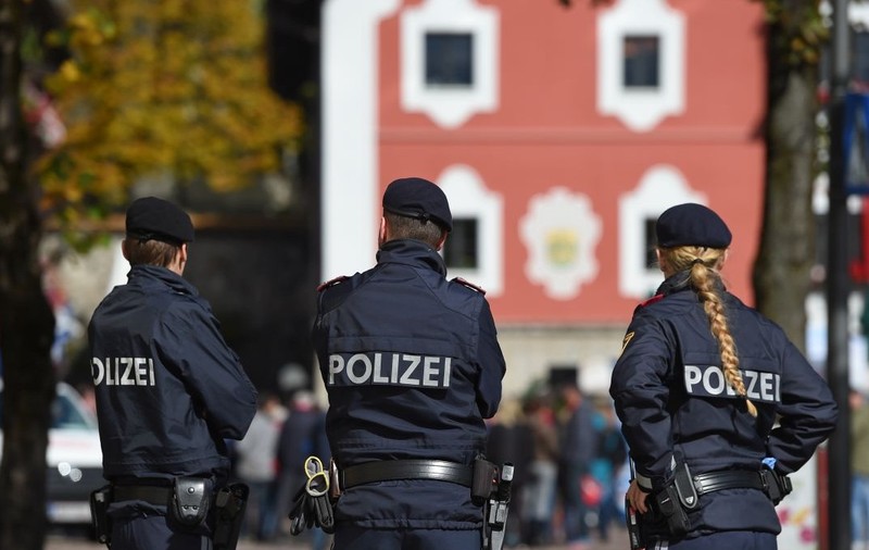 Polițiștii austrieci au reținut doi români chiar la ieșirea de pe autostrada din Unterweitersdorf. Foto: Getty Images