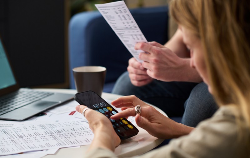 Momentul în care creditorul îți vinde datoria: ce se schimbă, ce drepturi ai și cum poți ajunge să plătești mai puțin