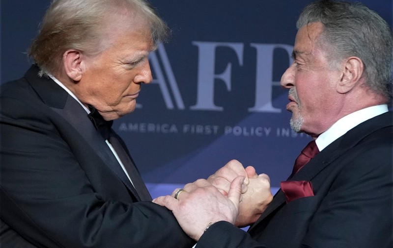Sylvester Stallone îl laudă pe Donald Trump: „Un personaj mitic, al doilea George Washington”