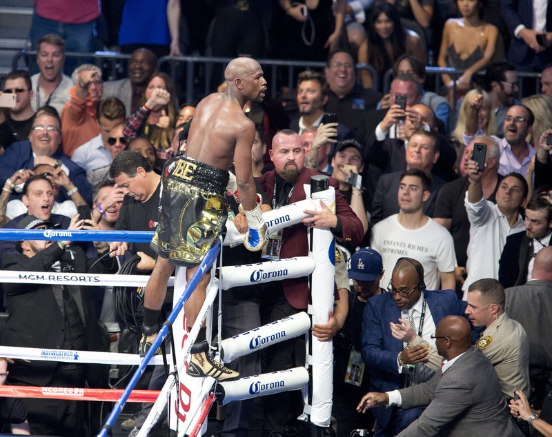 Totul despre meciul secolului, Mayweather vs McGregor. Lupta care a produs peste 1.000.000.000 $, o frecție ! Irlandezul a fost făcut KO în repriza a zecea. Floyd l-a menajat cât a putut! | LIVE&FOTO&VIDEO