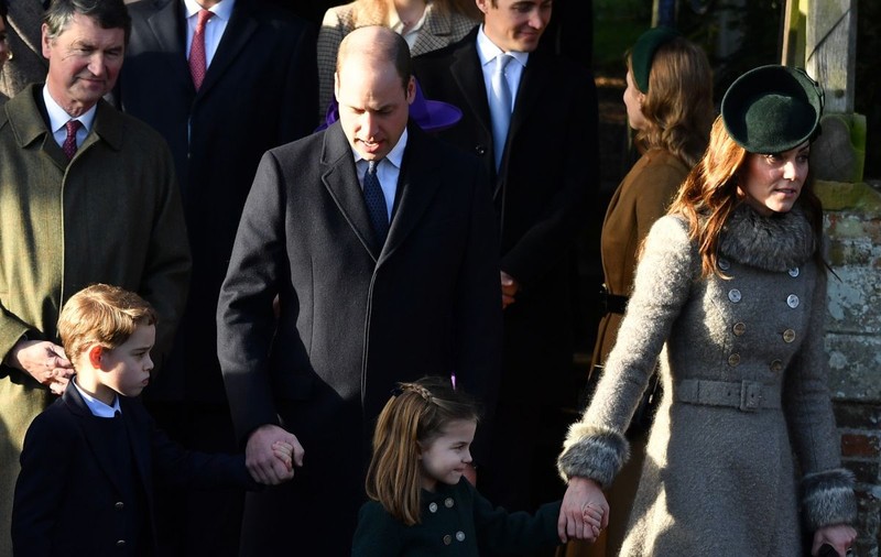 Felicitările de Crăciun ale prinților William și Harry. Fotografii adorabile cu copiii