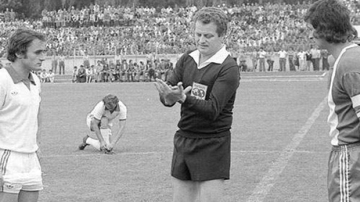 A murit fostul arbitru Otto Anderco. A fost tușier la finala Campionatului European din 1980. În 1981, a fost arestat