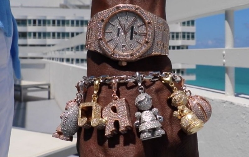 Brățara lui Floyd Mayweather: ce semnifică fiecare piesă a bijuteriei celebrului boxer | FOTO și VIDEO