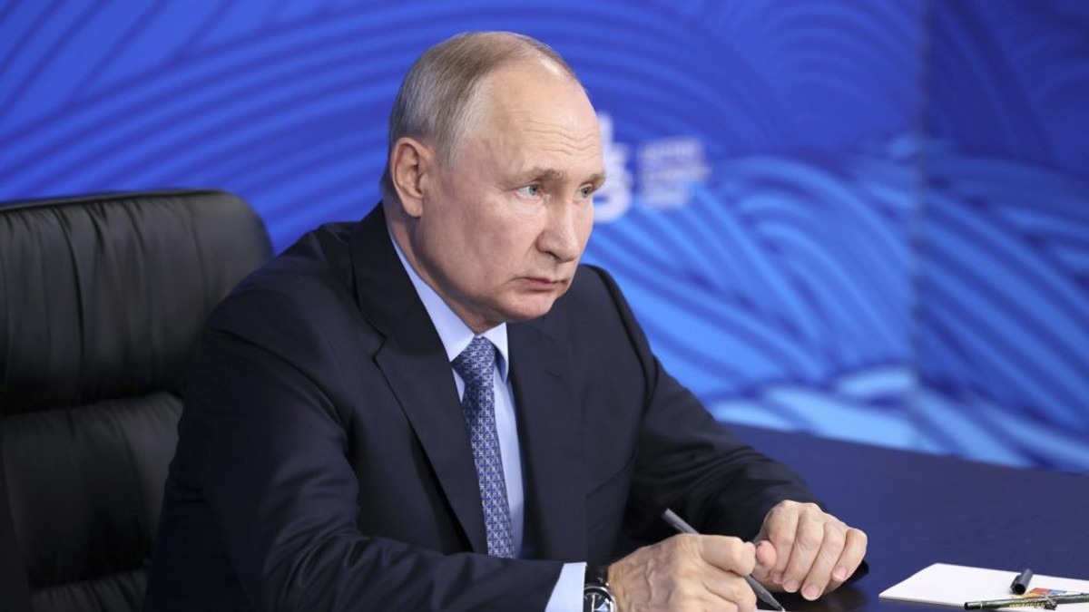 VIDEO Putin își schimbă gărzile de corp o dată la două săptămâni, „să nu aibă timp cineva să-i mituiască”, afirmă o politiciană rusă de opoziție