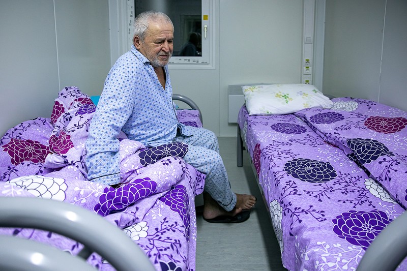 Florian își amintește cu tristețe de casa pe care a părăsit-o în urmă cu 10 ani.