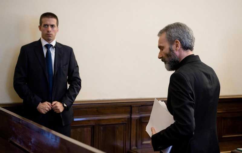 Preot trimis al Vaticanului la Washington, condamnat la închisoare pentru deținere de materiale pornografice cu copii