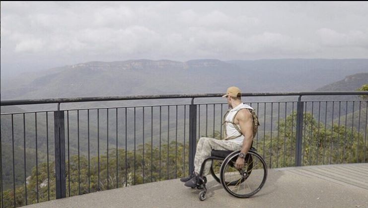 Un paraplegic australian vrea să urce pe Everest în scaunul cu rotile