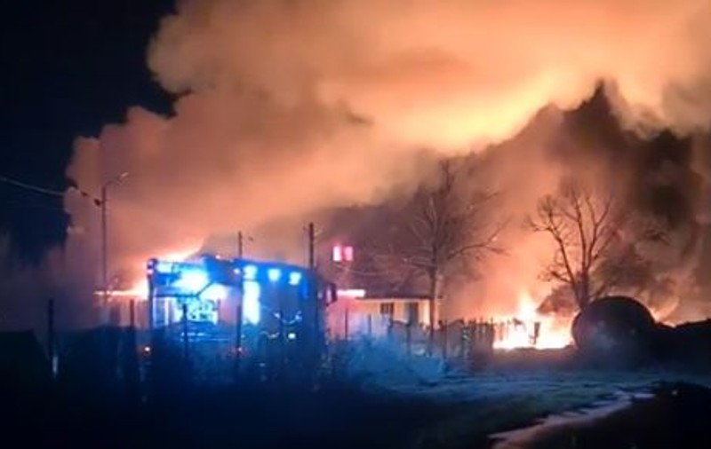 Cei doi bărbați cu arsuri grave după incendiul de la fabrica din Prahova, transferați în Bruxelles și Viena