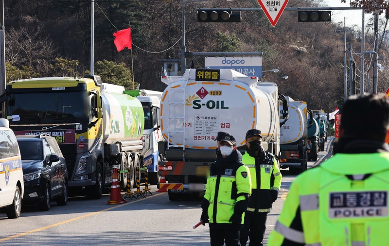 Cel puțin trei oameni au murit și alți cinci au fost grav răniți, după ce un camion a intrat într-un grup de oameni, în Coreea de Sud