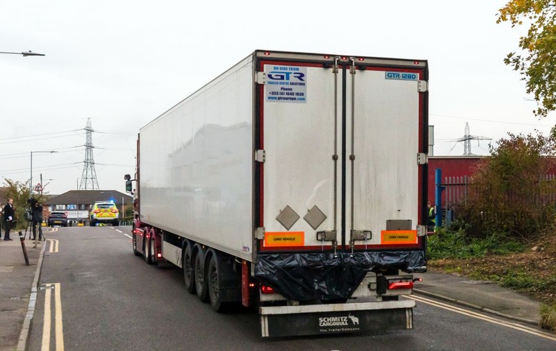 Poliția belgiană a găsit 12 migranți în viață, într-un camion frigorific care transporta legume și fructe. Șoferul a fost cel care a alertat autorităţile