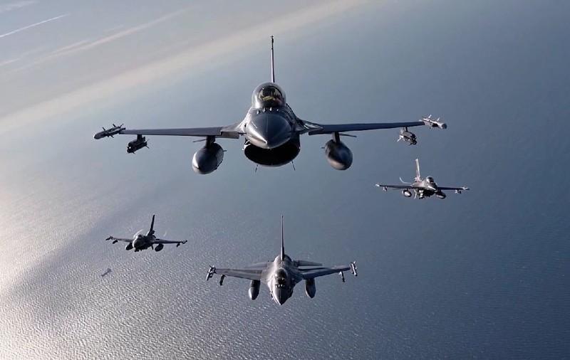 Cum se desfășoară o misiune de Poliție Aeriană cu aeronave F-16 Fighting Falcon, la Baza 86 Aeriană Borcea. Exercițiu demonstrativ al detașamentului Carpathian Vipers