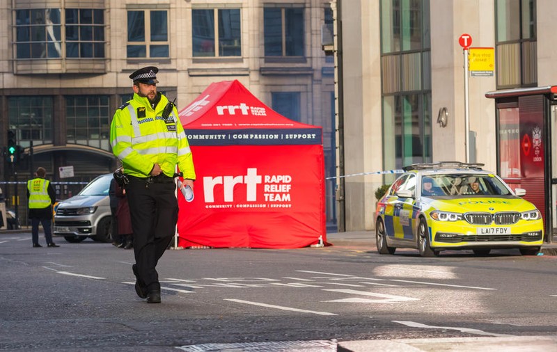 O nouă alertă în Londra! Un copil de 12 ani a murit, după ce o mașină a intrat intenționat într-un grup de pietoni