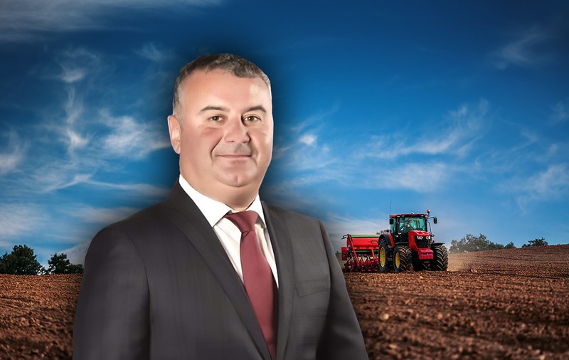 Cum a folosit un primar PSD angajații și utilajele instituției la muncă în ferma familiei. A făcut o avere din agricultură într-un singur an