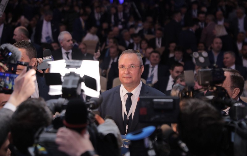 FOTOREPORTAJ. La Congresul PNL, generalul Ciucă „a luptat” singur și a câștigat. Cuvântul „valori” apare de 36 de ori în textul moțiunii sale