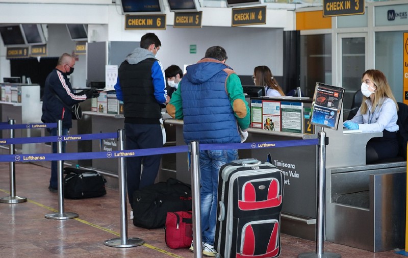 Românii continuă să plece la muncă în străinătate. Zeci de oameni din Iași, așteptați de firmele din Germania