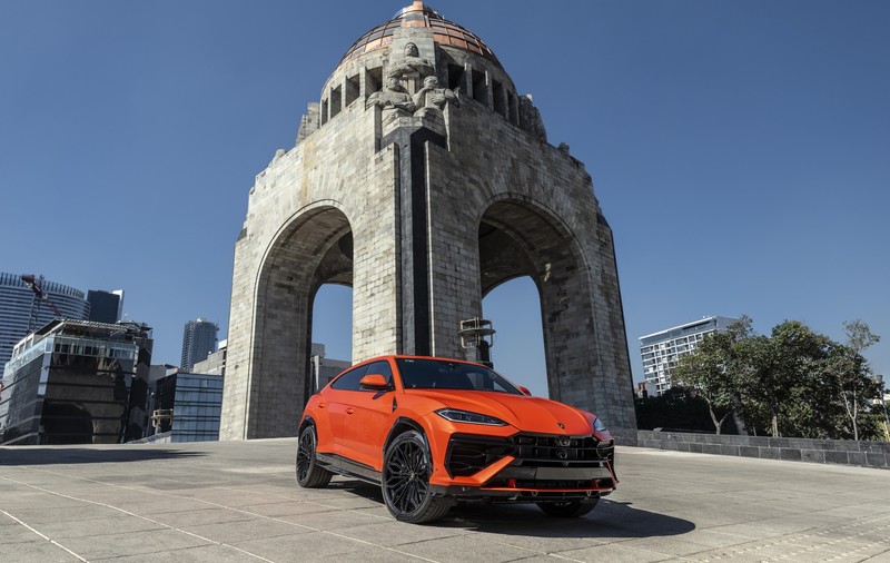 Un român este primul din lume care a cumpărat un Lamborghini Urus SE 2025. Prețul celui mai nou SUV hibrid care dezvoltă aproape 800 de cai-putere