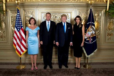 Președintele Iohannis și soția sa, la recepția oferită de Donald Trump