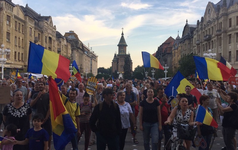 Proteste și în țară față de adoptarea CPP. Românii din mai multe orașe au ieșit în stradă (FOTO & VIDEO)