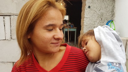 Mihaela renunță la distracțiile adolescenței pentru a avea grijă de Andreea