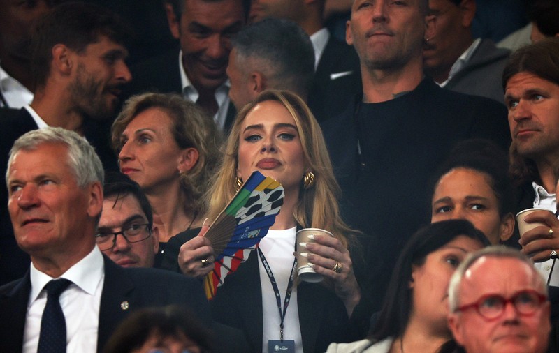 EURO 2024 | Muzicienii britanici Adele și Ed Sheeran, suporteri de lux ai naționalei Angliei la victoria cu Olanda din semifinale