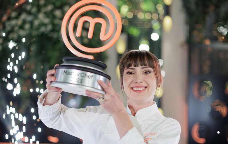 Câștigătoarea MasterChef 2025, detalii despre premiu, începuturi, dar și sacrificii la „Dincolo de copertă”: „Eu și tatăl meu am reușit să ne uităm împreună la câteva episoade”