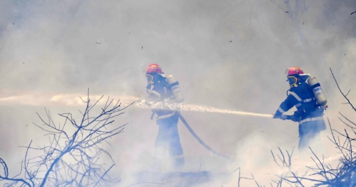 Pompierii au fost chemați să stingă un incendiu lângă Academia Hagi!