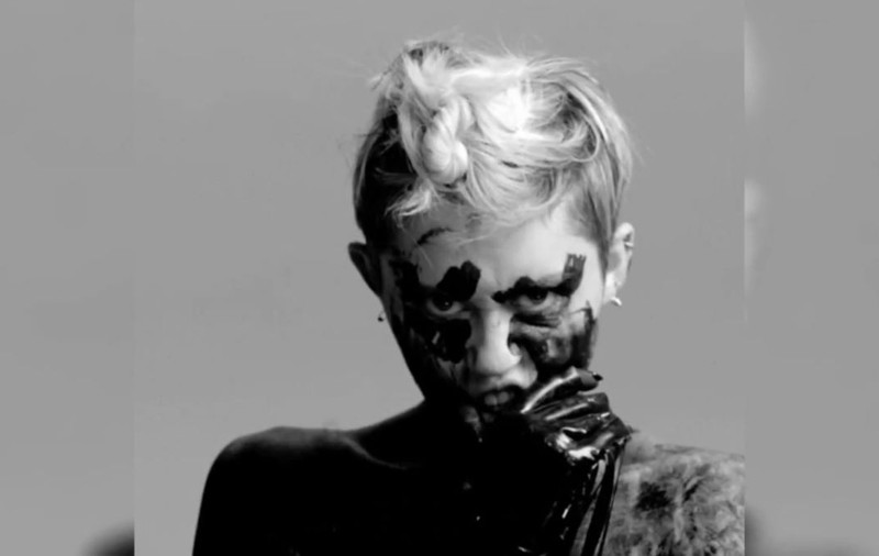 MILEY CYRUS, de NEOPRIT! EROTISM dus la EXTREM sau VULGARITATE de-a dreptul? | FOTO