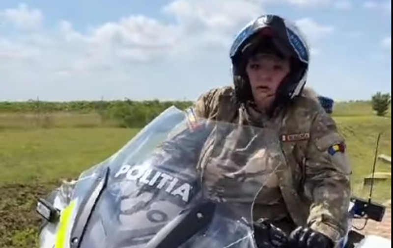 Anchetă a Poliției după ce Diana Șoșoacă s-a filmat în uniformă militară, pe motocicleta unui polițist | VIDEO