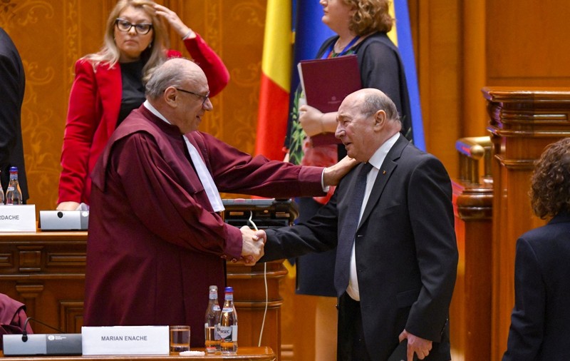 CCR: Traian Băsescu primește înapoi privilegiile de fost președinte, pierdute pentru că a colaborat cu Securitatea
