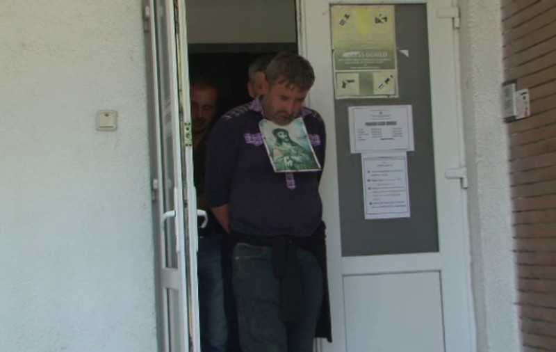 Decizia autorităţilor în cazul bărbatul care A PROFANAT mormântul lui Arsenie Boca