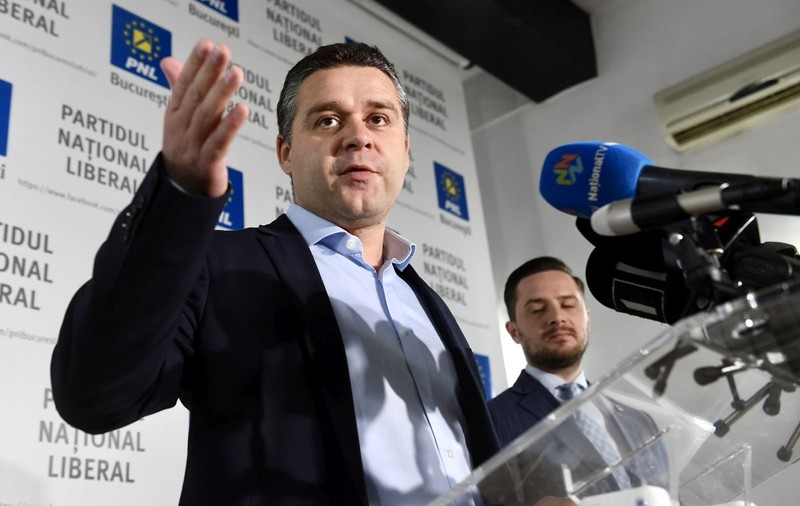 Primarul Ciucu, reacție după ce primăria a angajat firma care face caiete de sarcini anti-Covid din care câștigă cine trebuie
