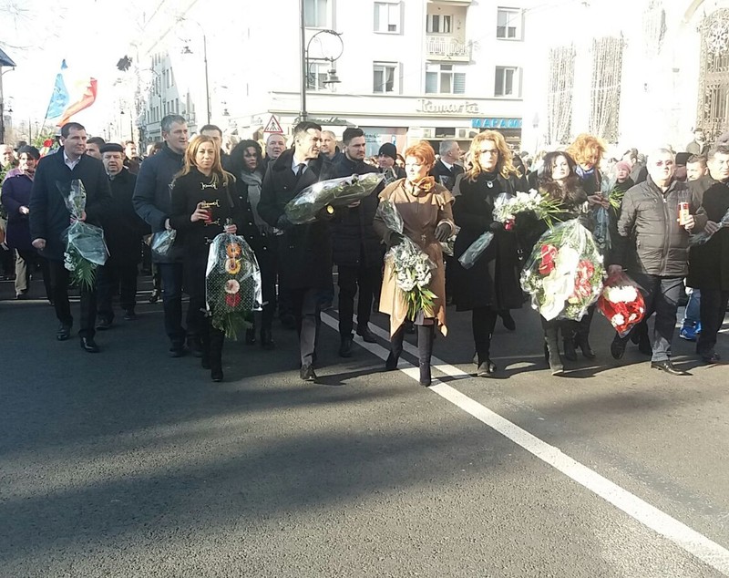 VIDEO & FOTO| Peste 8.000 de social-democrați, la un marș în memoria Regelui Mihai. Ministrul Olguța Vasilescu a purtat un accesoriu inedit