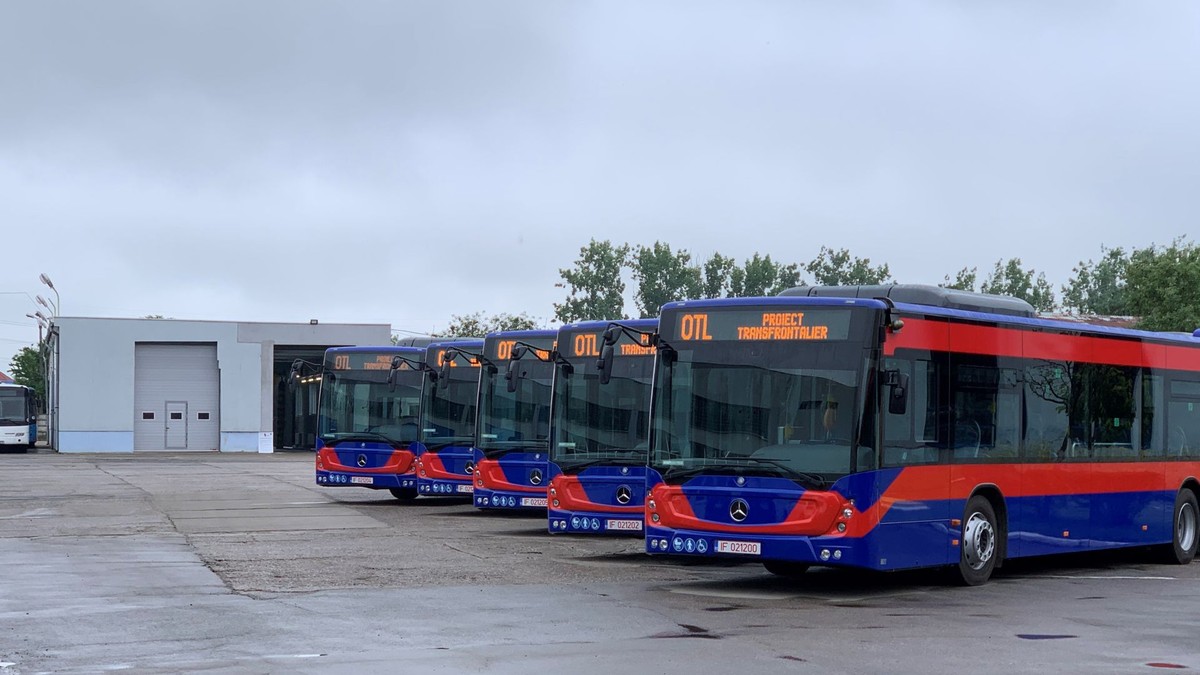 Mercedes-Benz a livrat primele autobuze Conecto firmei de transport public din Oradea