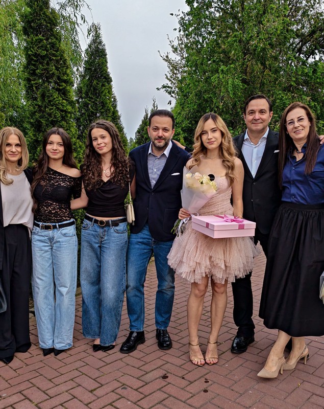 Cum au apărut Mihai Morar și Daniel Buzdugan alături de soțiile și fetele lor. „Toți acești 4 prunci împlinesc 18 ani anul ăsta”
