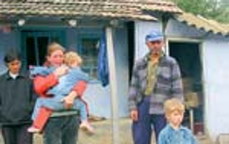 Are 2 copii cu tatal ei!