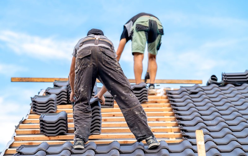 Când ai nevoie de reparații la acoperiș și cum evaluezi corect pagubele