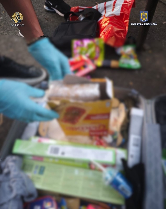 Cum a rămas un traficant din București fără un colet cu 1,3 kg de cocaină. De unde aducea drogurile
