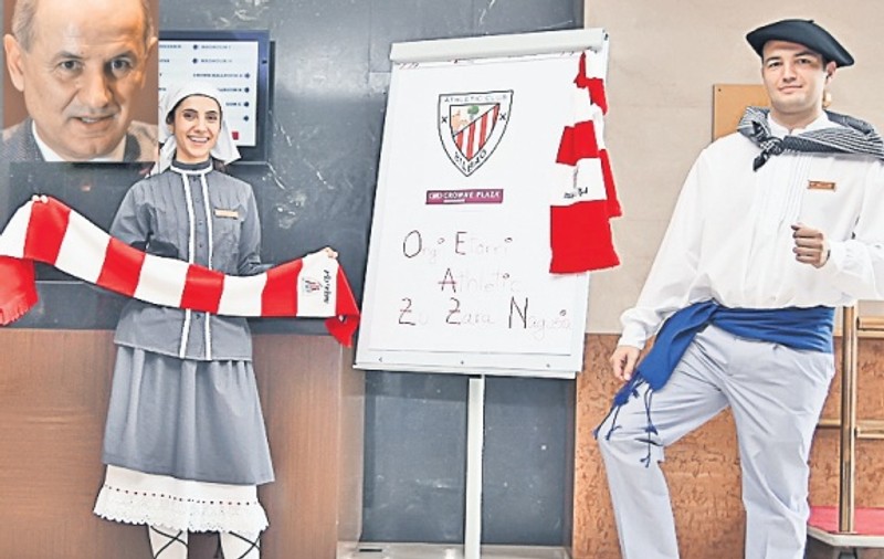 Bascii, primiţi în costume tradiţionale